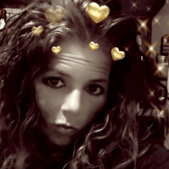 Meet your Posher, Claudette - Picture 1 of 3